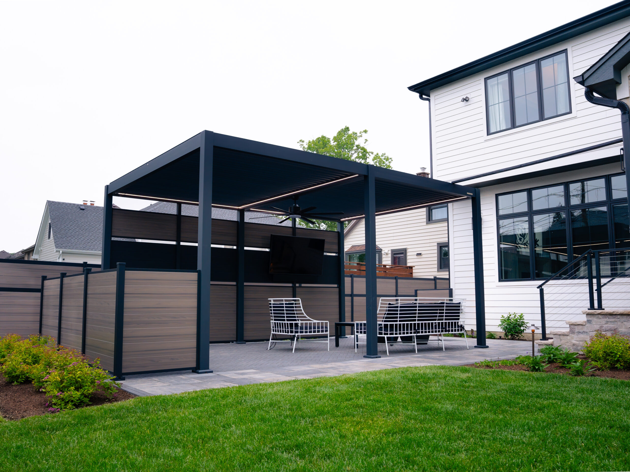 Wooden vs Aluminum Pergolas: Which One Is Right for Your Backyard?